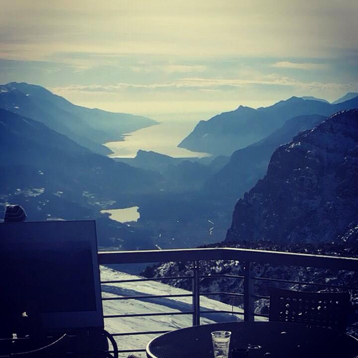 il lago di Garda visto dalle piste da sci di Andalo